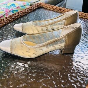 Vintage J Renee Gold Sparkling Satin Women’s 7.5 Kitten Heel Pumps Shoes Wedding